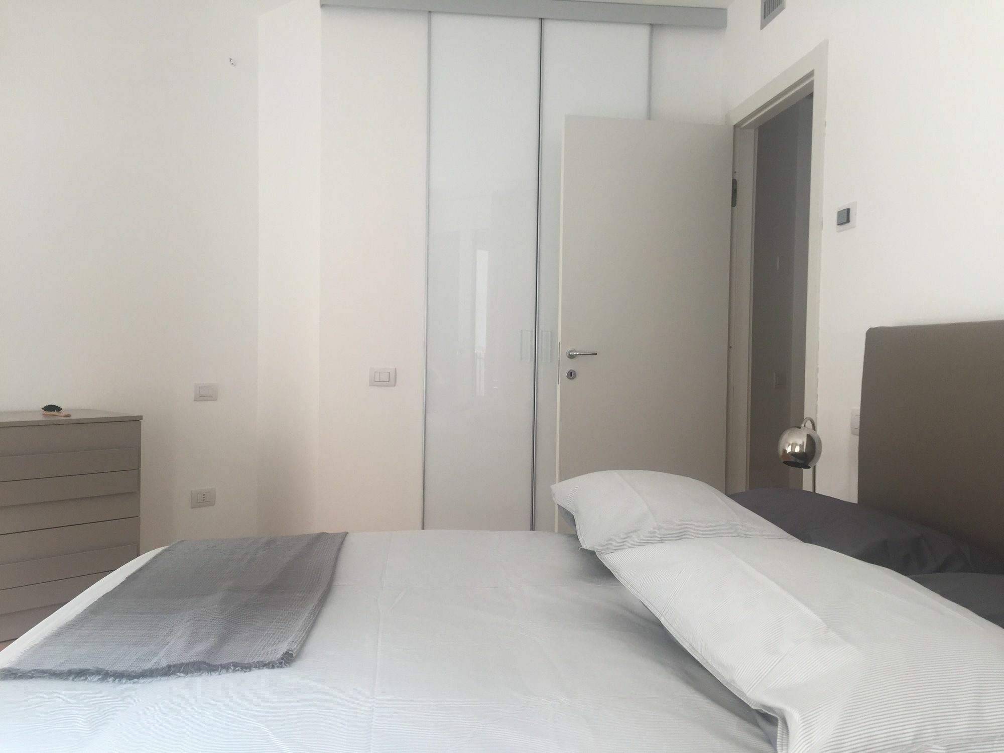 Joivy Sunny 1-Bed Flat With Balcony Apartment Milan Exterior photo