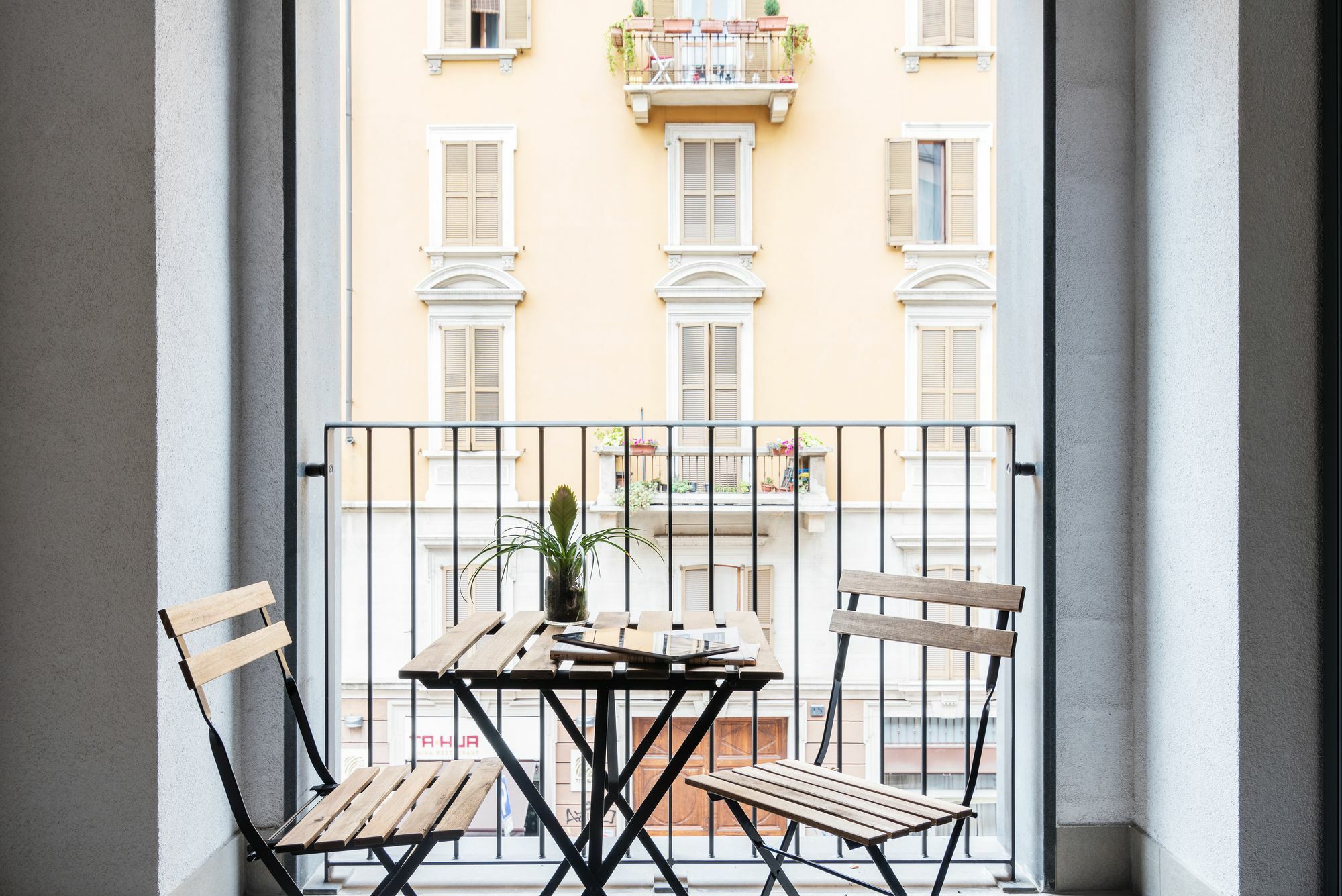 Joivy Sunny 1-Bed Flat With Balcony Apartment Milan Exterior photo